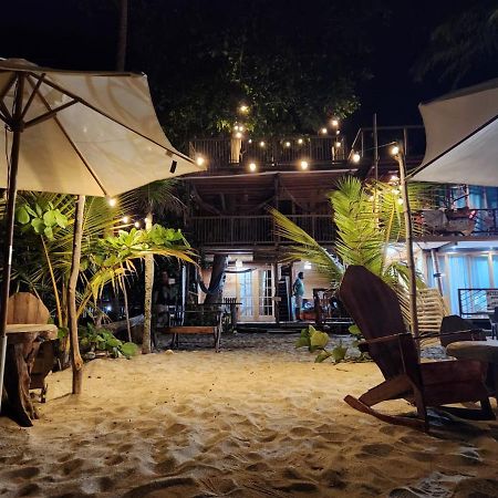 El Almendron Beach Hostel Guachaca Buitenkant foto