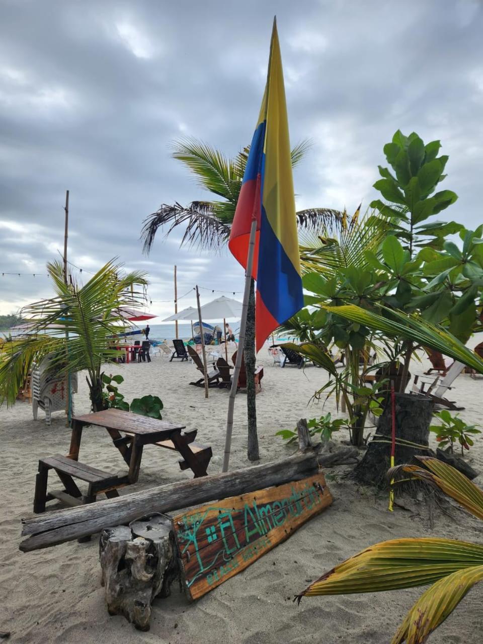 El Almendron Beach Hostel Santa Marta  Buitenkant foto